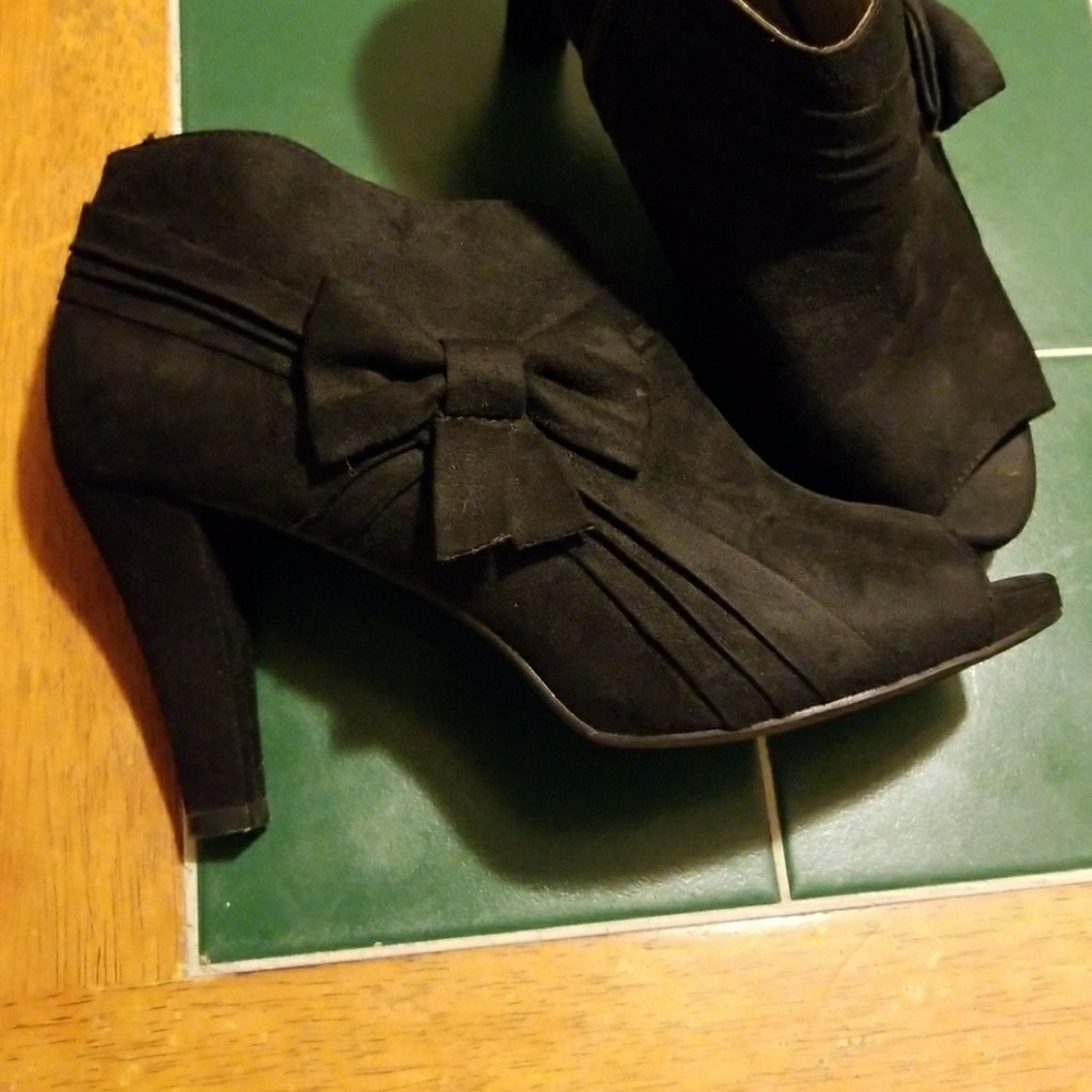 Heels - Picture 3 of 4